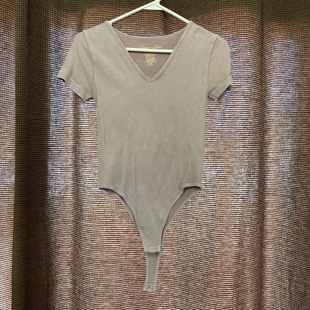 Ribbed Short Sleeve Bodysuit in Light Pink small/medium